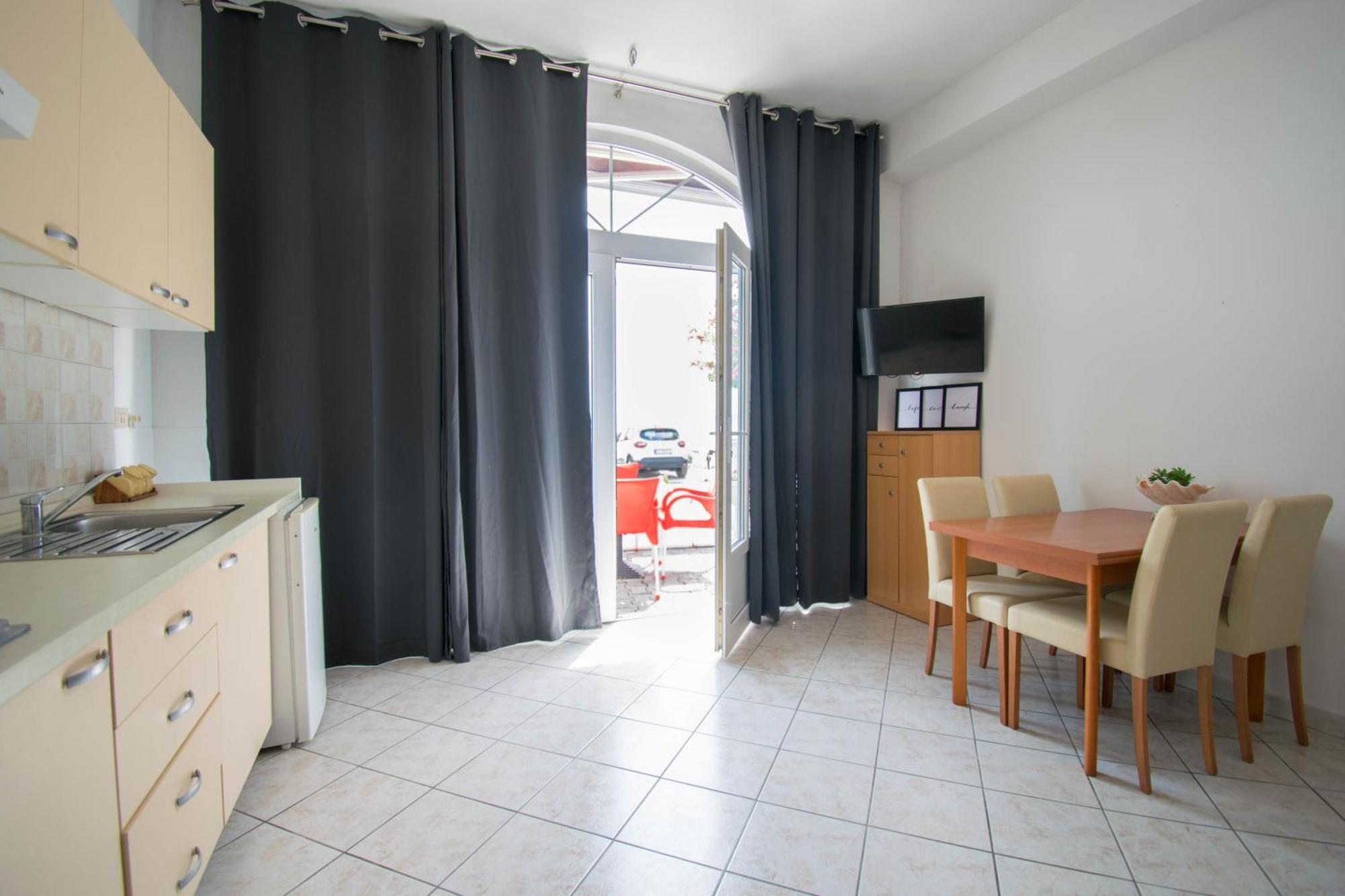 Apartments Manuela - บาชกาโวดา ภายนอก รูปภาพ